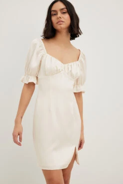 Robe Courte Fendue à Fronces Sur La Poitrine -Lady Doux Soldes Magasin nakd gathered chest slit mini dress 1014 001589 0021 2468