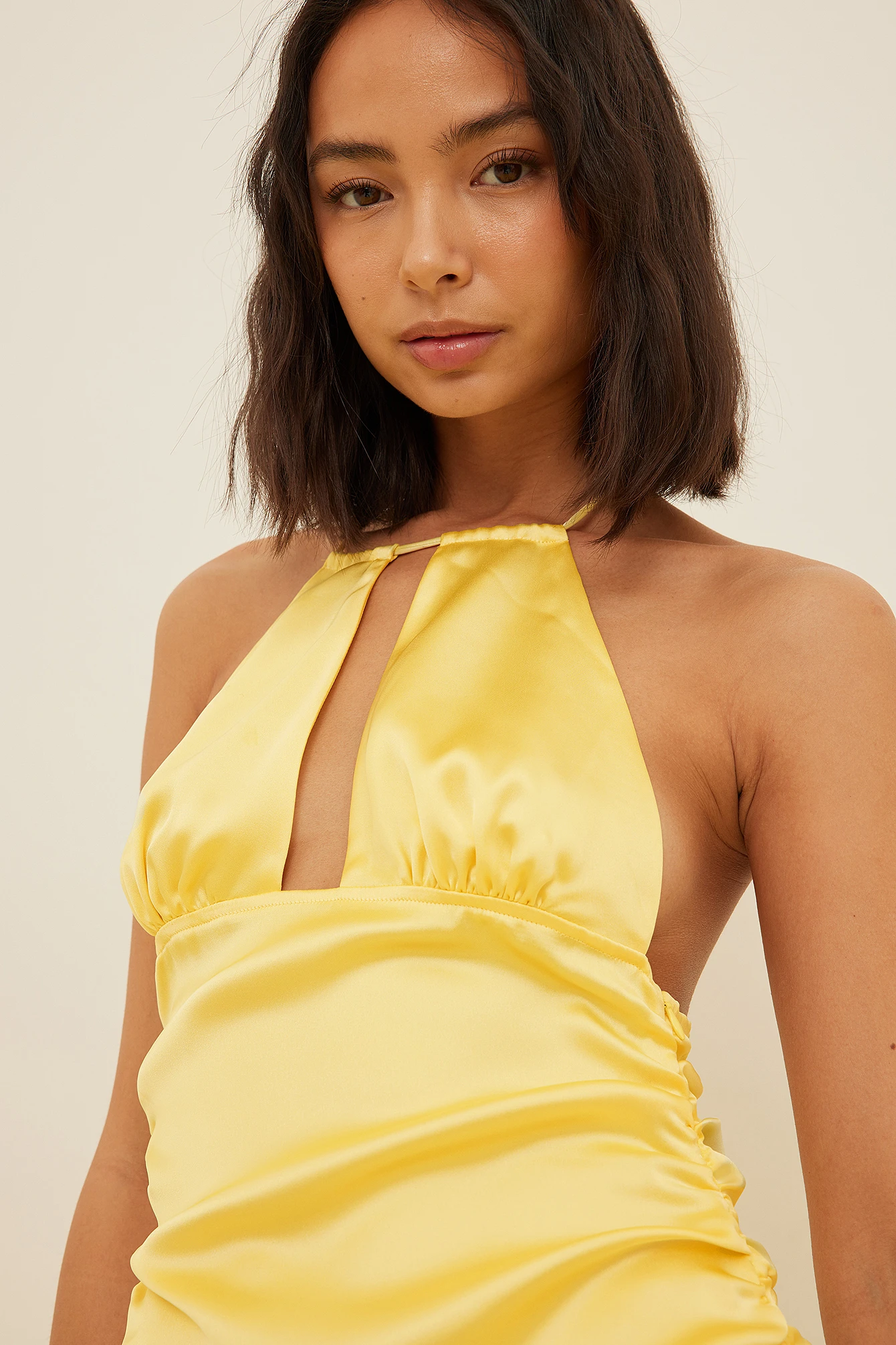 Robe En Satin à Détails Froncés 4 Robe En Satin à Détails Froncés – Image 4