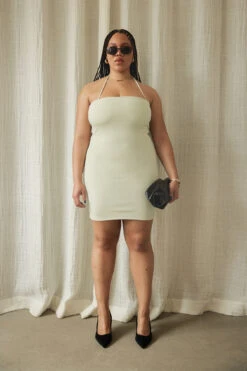 Robe Ajustée à Dos Nu 15 Robe Ajustée à Dos Nu -Lady Doux Soldes Magasin nakd halterneck fitted dress 1802 000007 0324 edit