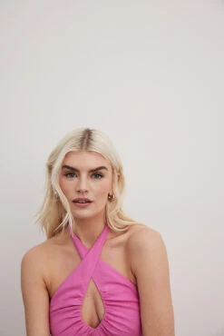 Robe Dos Nu Coupe En Biais 8 Robe Dos Nu Coupe En Biais -Lady Doux Soldes Magasin nakd halterneck slanted dress 1017 002231 0015 17037