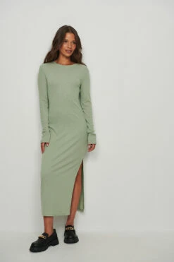 NA-KD Robe à Fente à Col Haut -Lady Doux Soldes Magasin nakd high 0neck slit dress 1100 004281 0052 03c 1