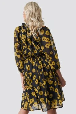 Robe Taille Plissée élastique -Lady Doux Soldes Magasin nakd high neck elastic waist puff dress black 1014 000422 8779 02k