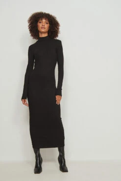 Robe à Manches Longues Côtelée Recyclée -Lady Doux Soldes Magasin nakd high neck long sleeved midi rib dress 1044 000244 0002 01c