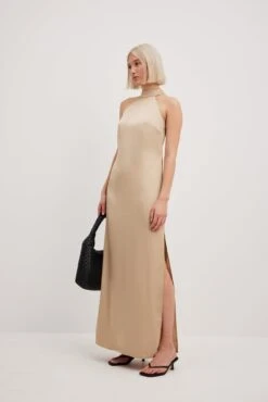 Robe Longue En Satin à Col Montant -Lady Doux Soldes Magasin nakd high neck maxi satin dress 1017 002237 0668 0577 1