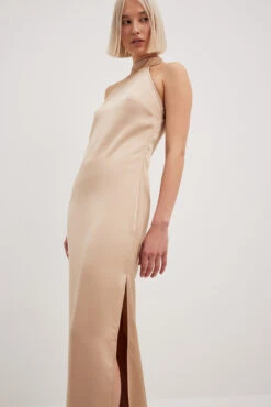 Robe Longue En Satin à Col Montant -Lady Doux Soldes Magasin nakd high neck maxi satin dress 1017 002237 0668 0605