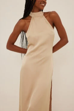 Maxi Robe Col Haut -Lady Doux Soldes Magasin nakd high neck maxi satin dress 1018 009414 0668 4086