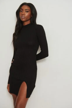 NA-KD Robe Mini Fendue à Col Montant -Lady Doux Soldes Magasin nakd high neck slit detail mini dress 1100 005768 0002 03a