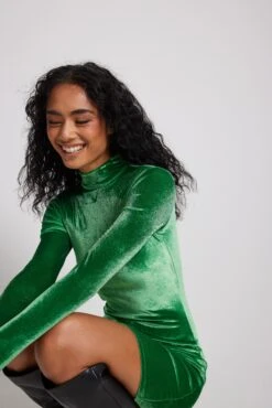 Robe Courte En Velours à Col Montant -Lady Doux Soldes Magasin nakd high neck velvet mini dress 1017 002116 0010 2885 1