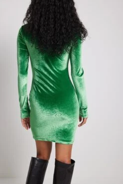 Robe Courte En Velours à Col Montant -Lady Doux Soldes Magasin nakd high neck velvet mini dress 1017 002116 0010 2906 1