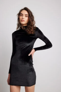 Robe Courte En Velours à Col Montant 10 Robe Courte En Velours à Col Montant -Lady Doux Soldes Magasin nakd high neck velvet minidress 1017 002116 0002 4473
