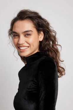 Robe Courte En Velours à Col Montant -Lady Doux Soldes Magasin nakd high neck velvet minidress 1017 002116 0002 4493 1