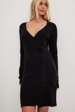 NA-KD Robe Mini Portefeuille à Ceinture -Lady Doux Soldes Magasin nakd knitted wrap midi dress 1100 006770 0002 3 r 1