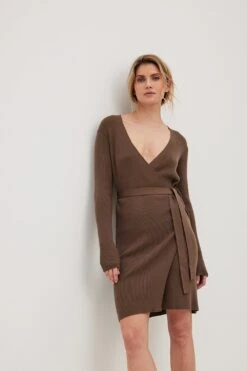 NA-KD Robe Mini Portefeuille à Ceinture -Lady Doux Soldes Magasin nakd knitted wrap midi dress 1100 006770 0017 28906