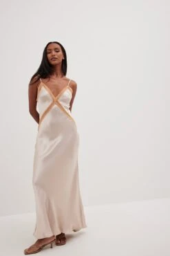 Robe En Satin Et Dentelle -Lady Doux Soldes Magasin nakd lace detail satin dress 1014 001600 5063 0298