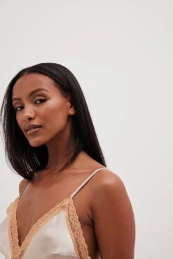 Robe En Satin Et Dentelle -Lady Doux Soldes Magasin nakd lace detail satin dress 1014 001600 5063 0318