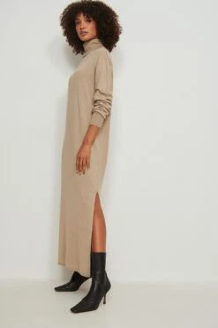 NA-KD Robe Longue Fendue En Tricot à Col Montant -Lady Doux Soldes Magasin nakd long high neck knitted slit 1100 005371 0005 01c