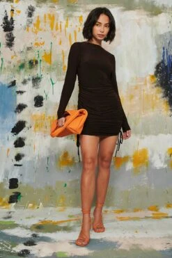 À Manches Longues Mini Robe à Cordon -Lady Doux Soldes Magasin nakd long sleeve drawstring mini dress 1017 001430 0017 02c