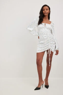 Robe Mini à Fronces à Manches Longues -Lady Doux Soldes Magasin nakd long sleeve gathered mini dress 1736 000609 9668 37375