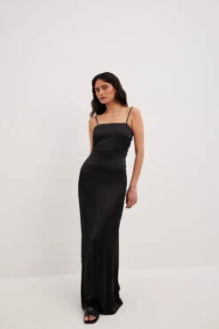 Robe Longue En Satin à Dos Dégagé -Lady Doux Soldes Magasin nakd low back satin maxi dress 1804 000007 0002 10891
