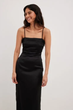 Robe Longue En Satin à Dos Dégagé
