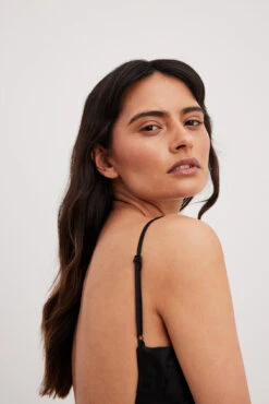 Robe Longue En Satin à Dos Dégagé -Lady Doux Soldes Magasin nakd low back satin maxi dress 1804 000007 0002 10932