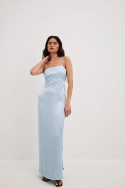 Robe Longue En Satin à Dos Dégagé -Lady Doux Soldes Magasin nakd low back satin maxi dress 1804 000007 0047 10808 01c