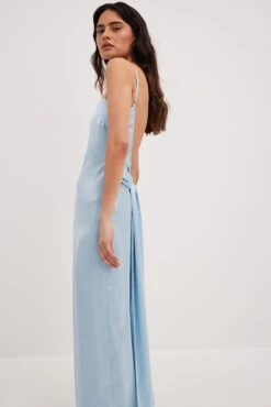 Robe Longue En Satin à Dos Dégagé -Lady Doux Soldes Magasin nakd low back satin maxi dress 1804 000007 0047 10811