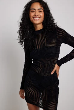 Robe Courte En Tulle Et Velours