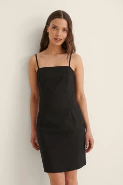 Robe Ă Fines Bretelles