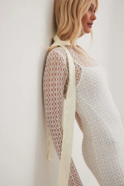 Robe Mi-longue Structurée En Dentelle