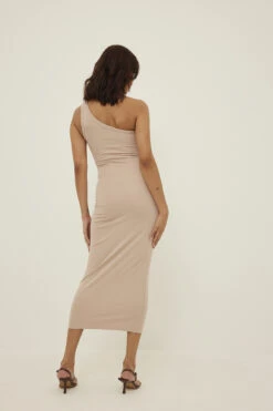 Robe Midi épaule Ouverte 5 Robe Midi épaule Ouverte -Lady Doux Soldes Magasin nakd one shoulder midi dress 1044 000270 0005 0745
