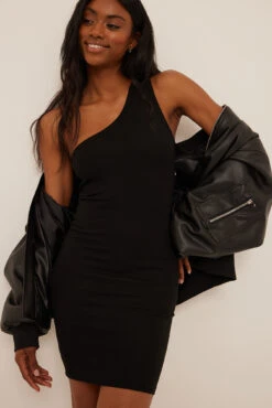 Mini Robe Une épaule -Lady Doux Soldes Magasin nakd one shoulder mini dress 1044 000273 0002 0096