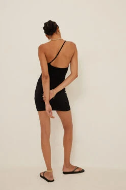 Mini Robe Une épaule -Lady Doux Soldes Magasin nakd one strap mini dress 1756 000017 0002 5050