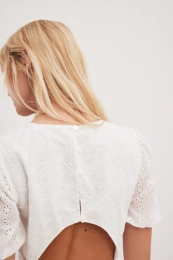 Robe Courte à Broderie Anglaise Et Dos Ouvert -Lady Doux Soldes Magasin nakd open back anglaiase mini dress 1014 001587 0001 2213