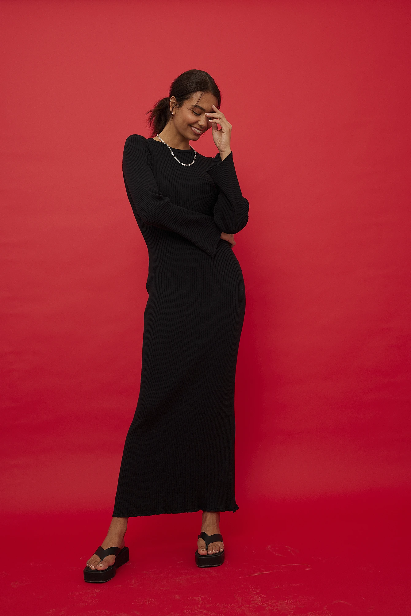 NA-KD Maxi Robe En Tricot à Dos Ouvert 14 NA-KD Maxi Robe En Tricot à Dos Ouvert – Image 14