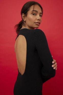 NA-KD Maxi Robe En Tricot à Dos Ouvert 28 NA-KD Maxi Robe En Tricot à Dos Ouvert -Lady Doux Soldes Magasin nakd open back knitted maxi dress 1100 006044 0002 1161