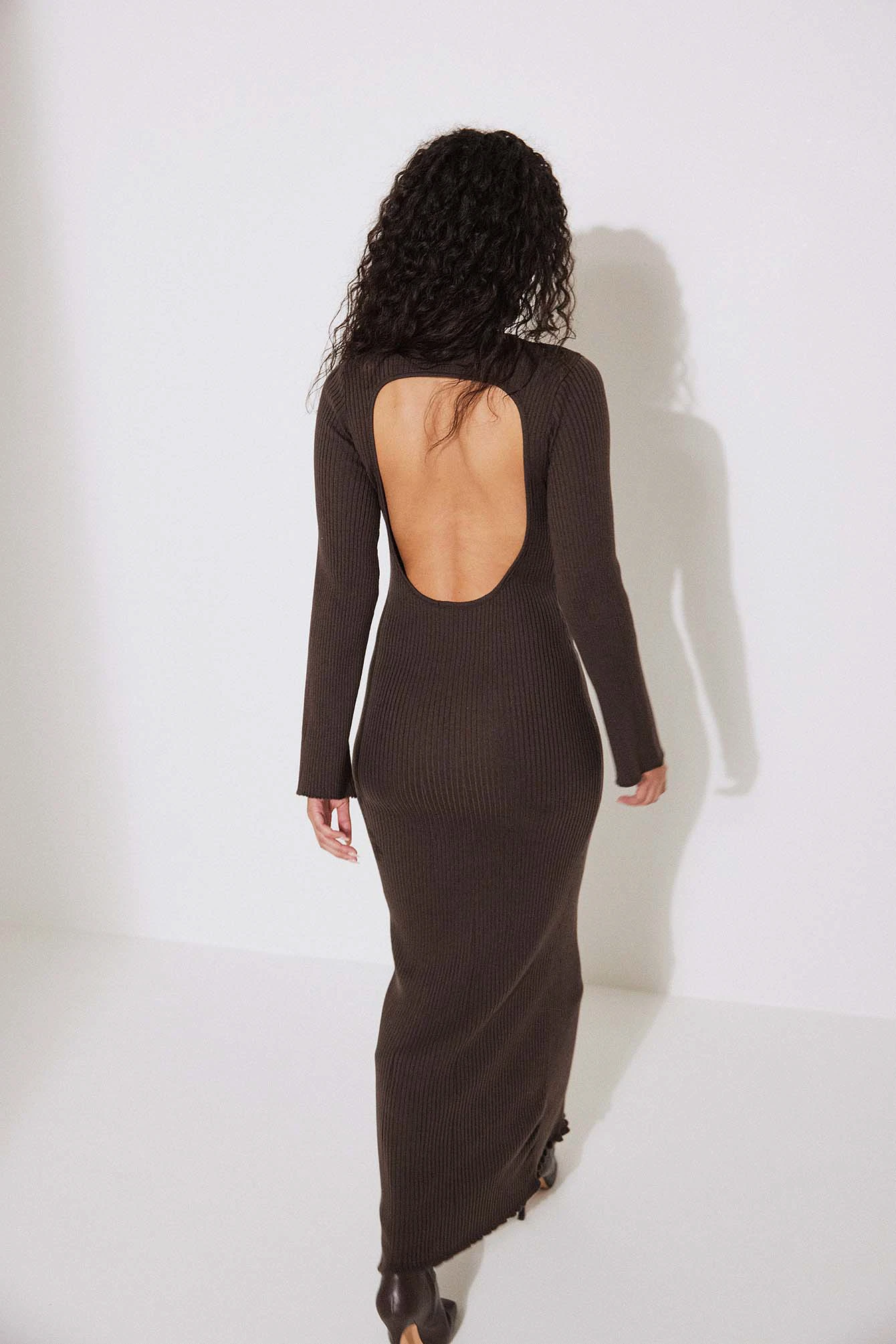 NA-KD Maxi Robe En Tricot à Dos Ouvert 10 NA-KD Maxi Robe En Tricot à Dos Ouvert – Image 10