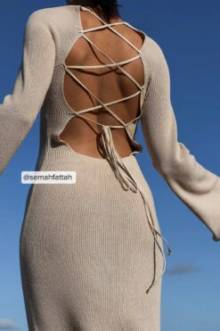 NA-KD Robe Croisée Dos Nu 25 NA-KD Robe Croisée Dos Nu -Lady Doux Soldes Magasin nakd open back lace nakd detail knitted maxi dress 1100 006235 0005 02