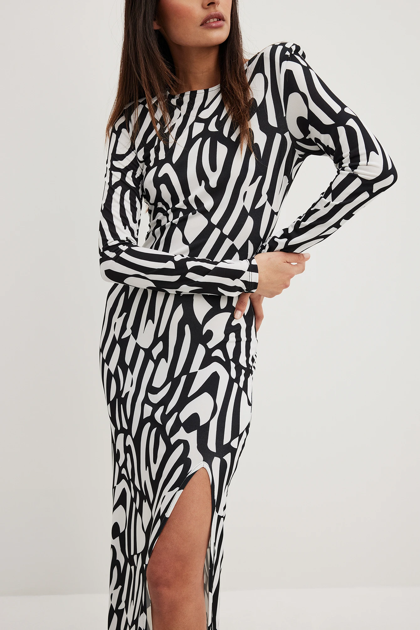 Robe Longue à Dos Ouvert 3 Robe Longue à Dos Ouvert – Image 3