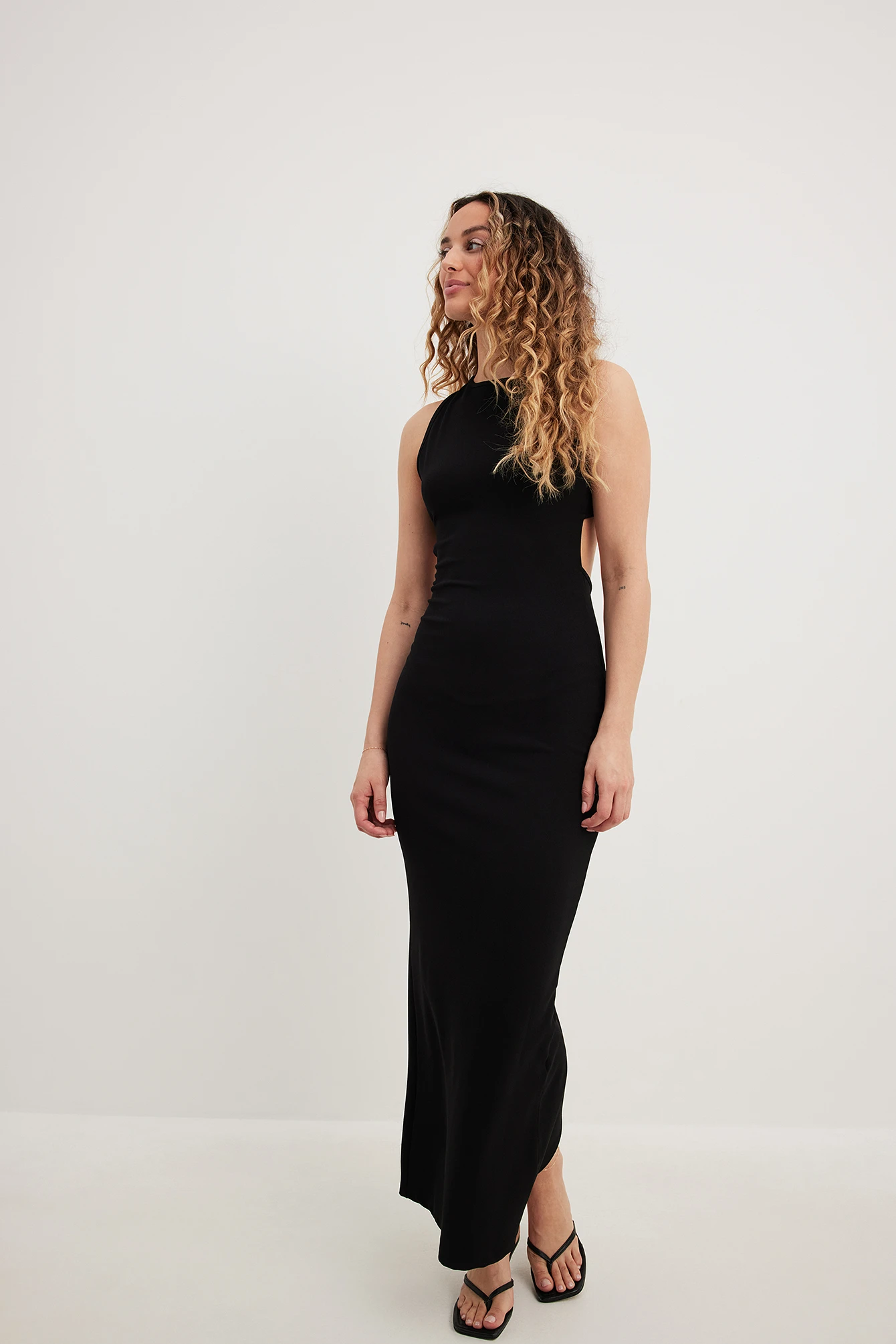 NA-KD Robe Longue En Jersey à Dos Ouvert 1 NA-KD Robe Longue En Jersey à Dos Ouvert