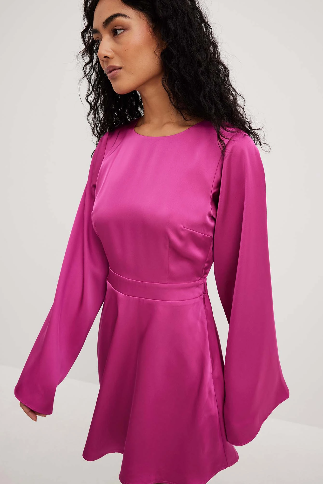 Robe Dos Ouvert 3 Robe Dos Ouvert – Image 3