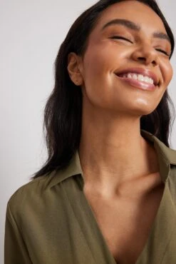 NA-KD Robe Portefeuille Courte Boutonnée 13 NA-KD Robe Portefeuille Courte Boutonnée -Lady Doux Soldes Magasin nakd overlap button detail mini dress 1100 006851 0046 1175