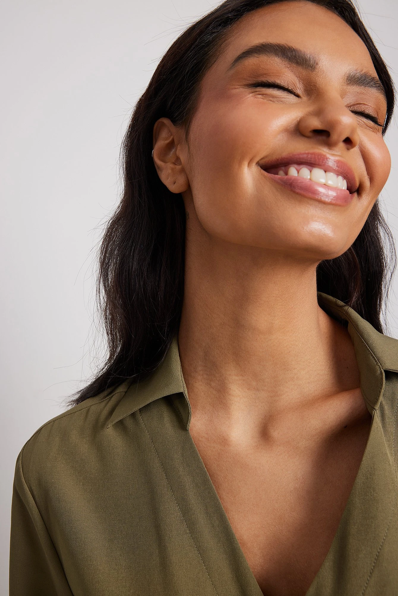 NA-KD Robe Portefeuille Courte Boutonnée 5 NA-KD Robe Portefeuille Courte Boutonnée – Image 5