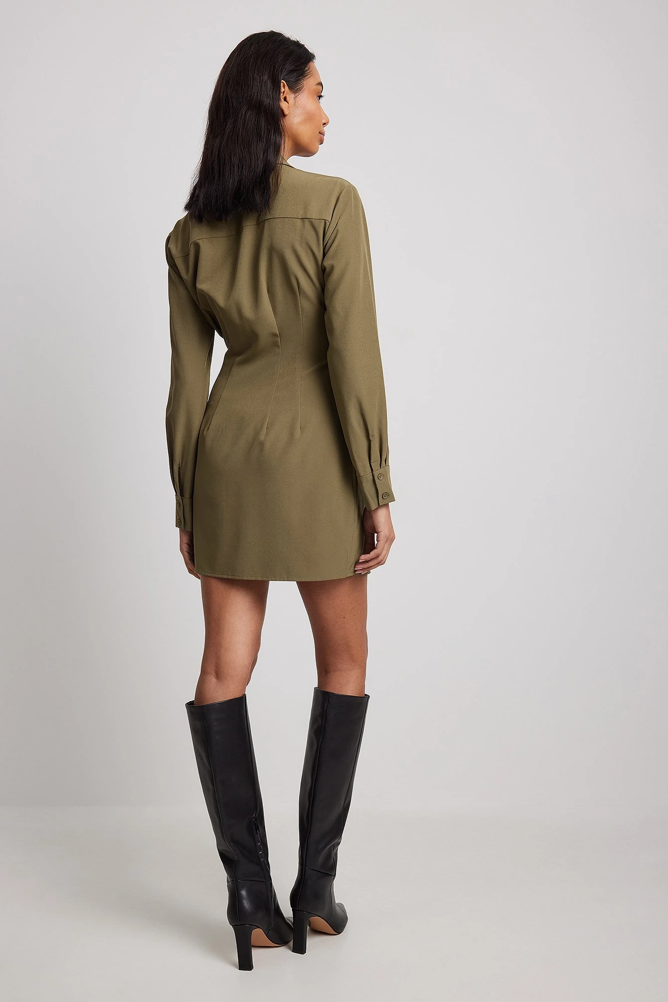 NA-KD Robe Portefeuille Courte Boutonnée 2 NA-KD Robe Portefeuille Courte Boutonnée – Image 2