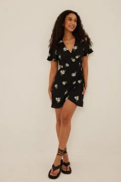 Mini Robe Portefeuille -Lady Doux Soldes Magasin nakd overlap mini dress 1014 001411 6345 0301