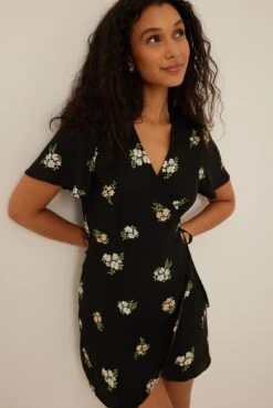 Mini Robe Portefeuille -Lady Doux Soldes Magasin nakd overlap mini dress 1014 001411 6345 0315