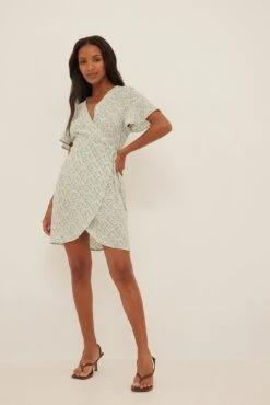 Mini Robe Portefeuille -Lady Doux Soldes Magasin nakd overlap mini dress 1014 001411 8497 1494