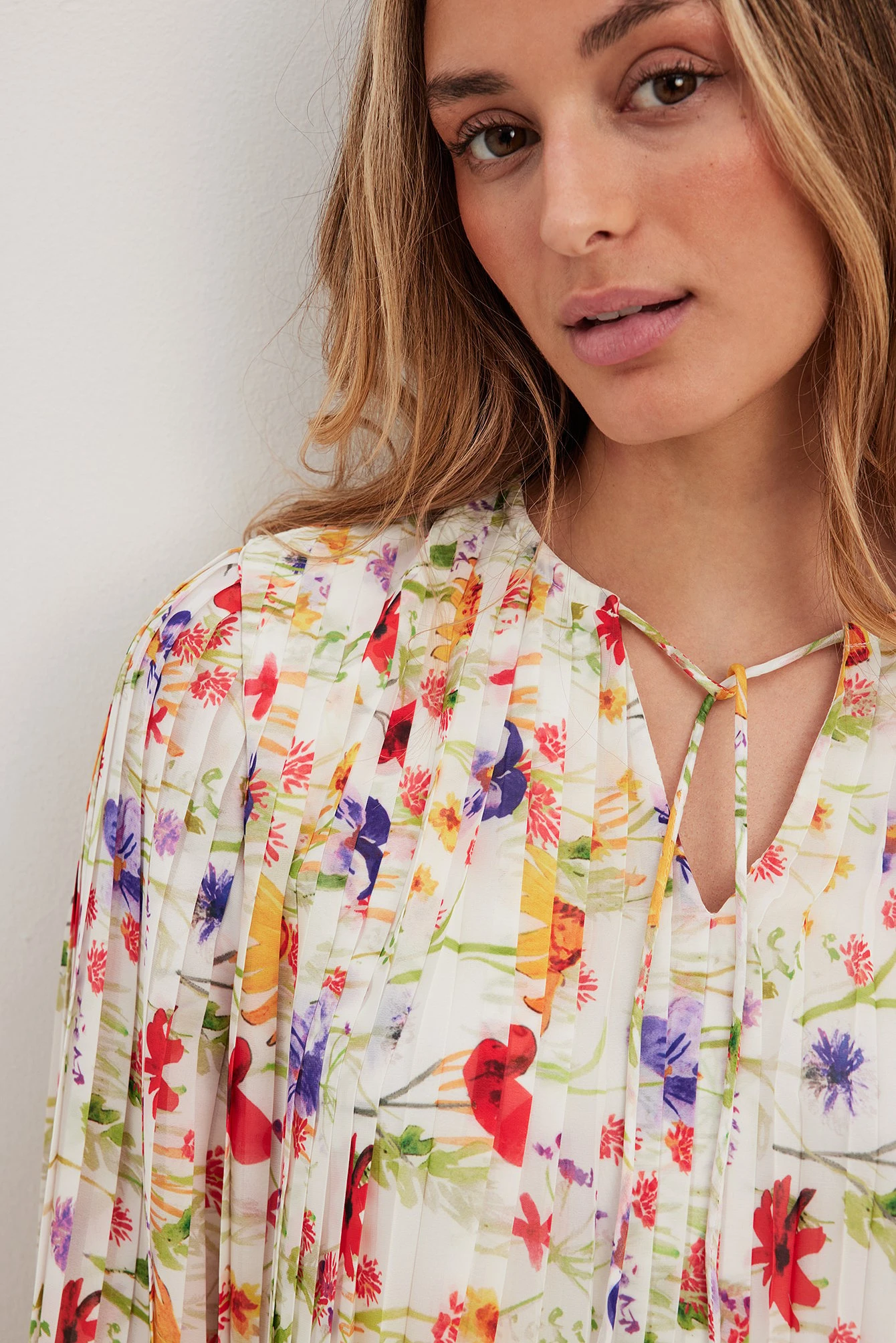 Robe Courte Fluide Plissée 4 Robe Courte Fluide Plissée – Image 4