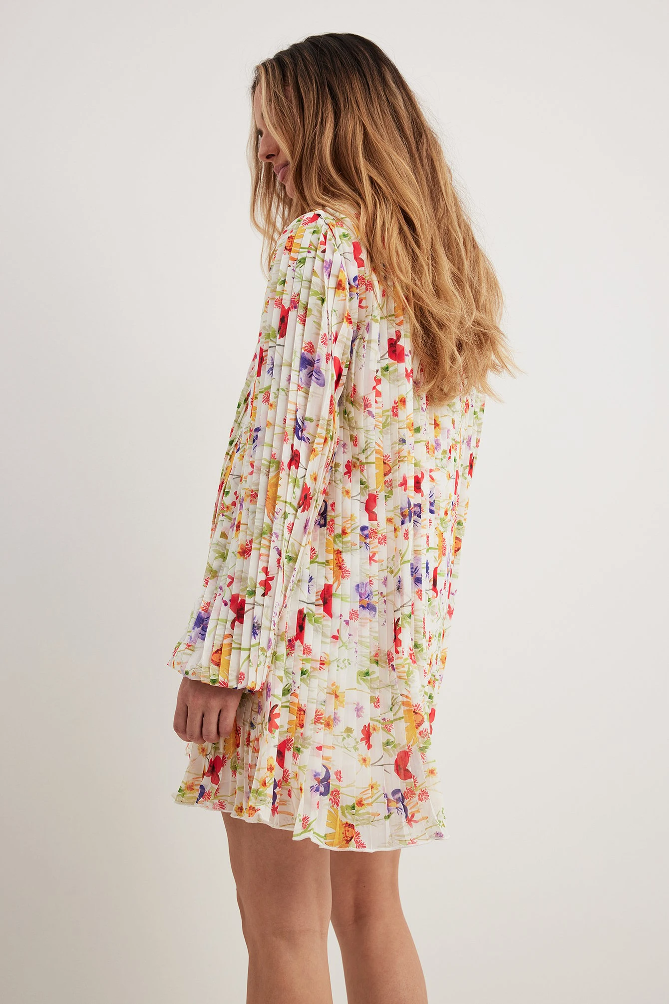 Robe Courte Fluide Plissée 2 Robe Courte Fluide Plissée – Image 2