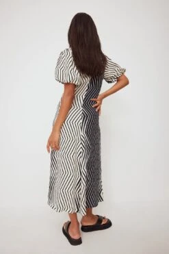 Robe Midi Avec Manches Bouffantes -Lady Doux Soldes Magasin nakd puff sleeved midi dress 1770 000009 8644 03